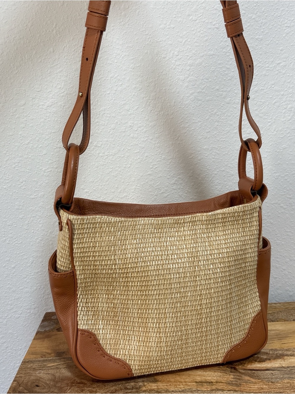 HOBO Sheila crossbody bag in natural straw